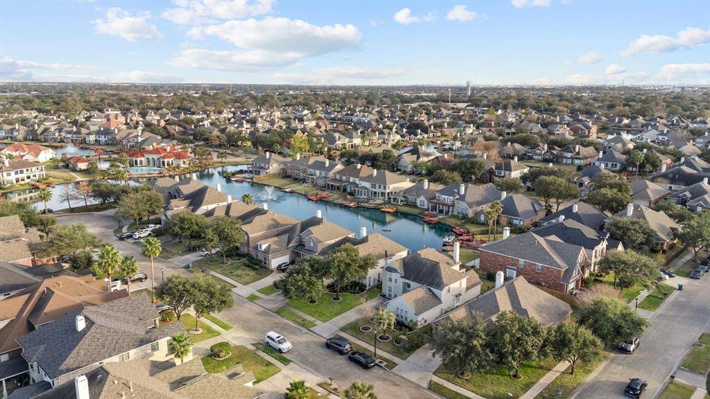 Windermere Lakes Community