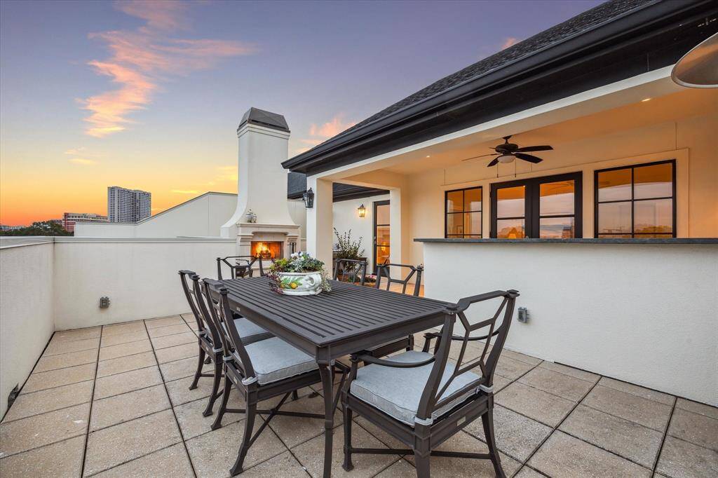 Dining area on rooftop deck