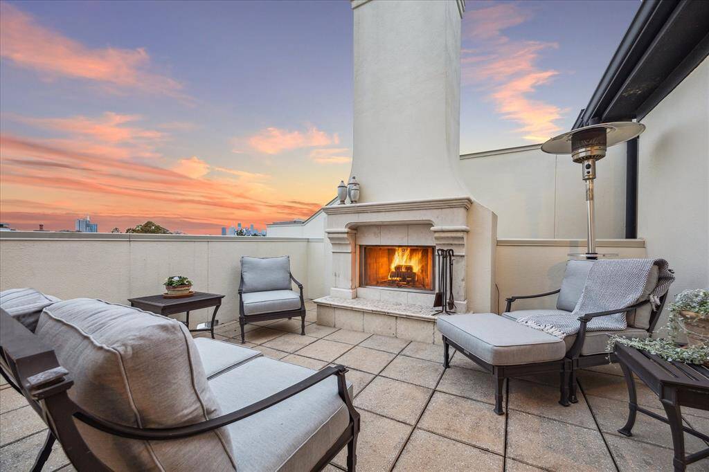 Sitting area with wood burning fireplace and views of the Downtown Houston skyline.