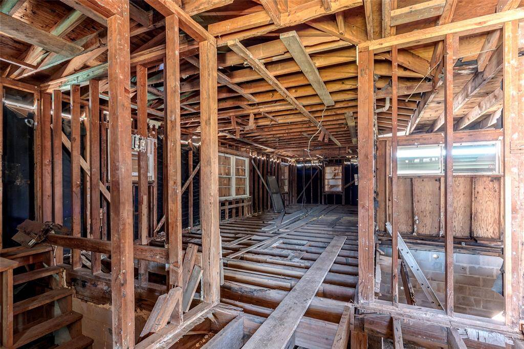 Explore endless possibilities with this open-concept entryway, perfect for creating your dream home.