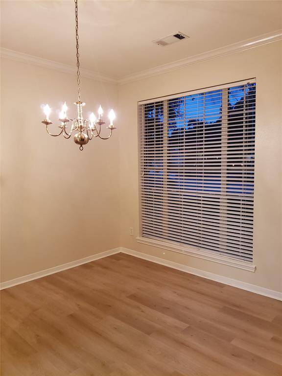 FORMAL DINING