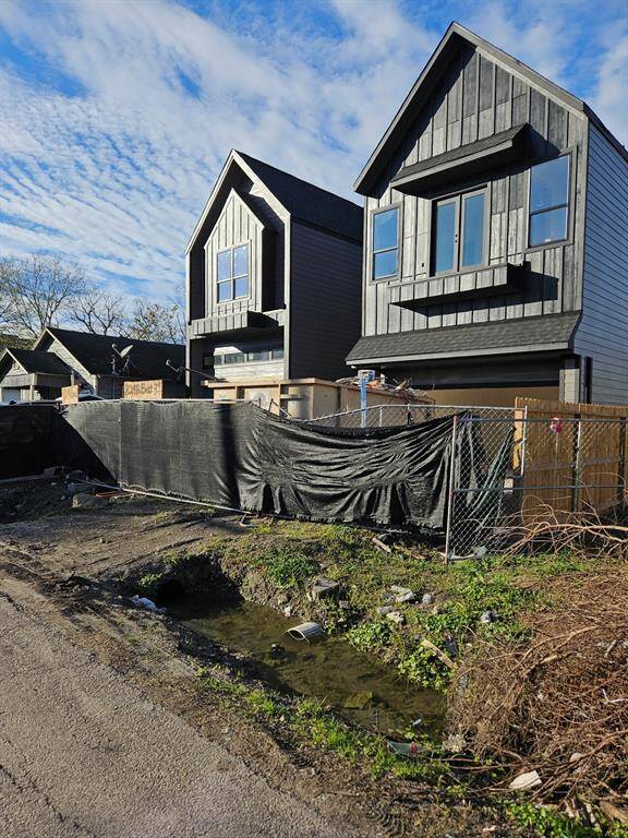NEW CONSTRUCTION ON THE SAME STREET.