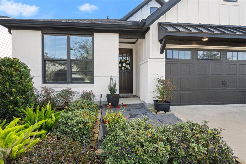 Charming Front Yard