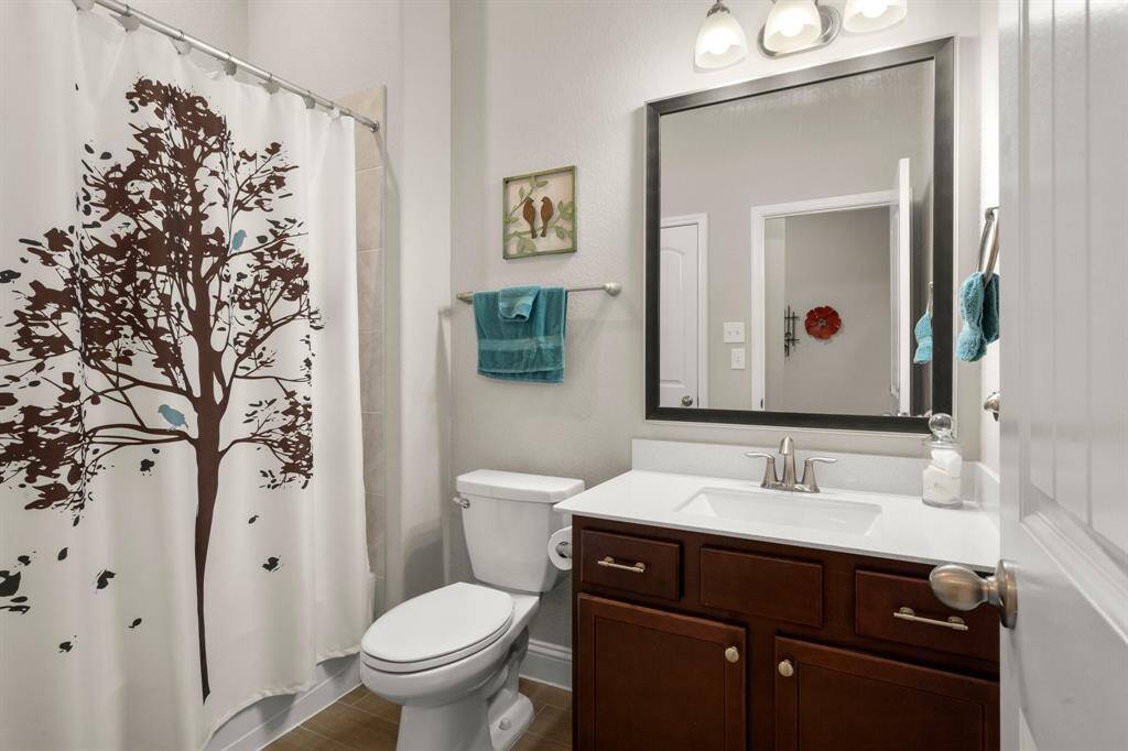 Secondary Full Bathroom
