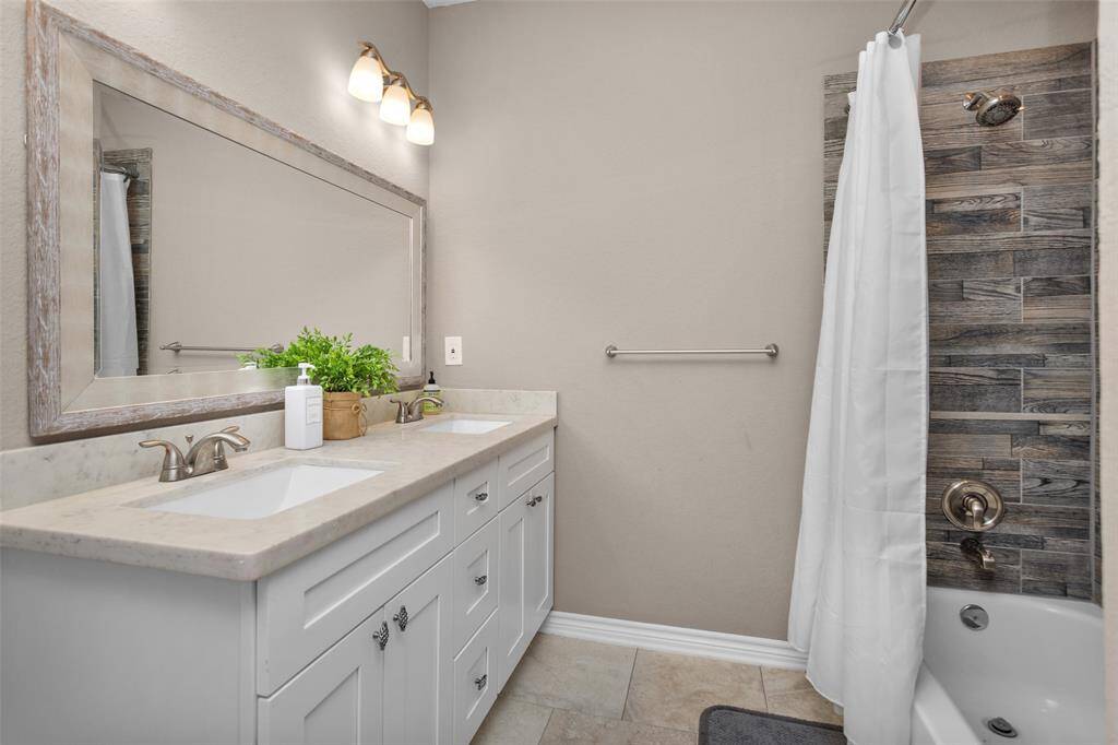 Upstairs Primary Bathroom