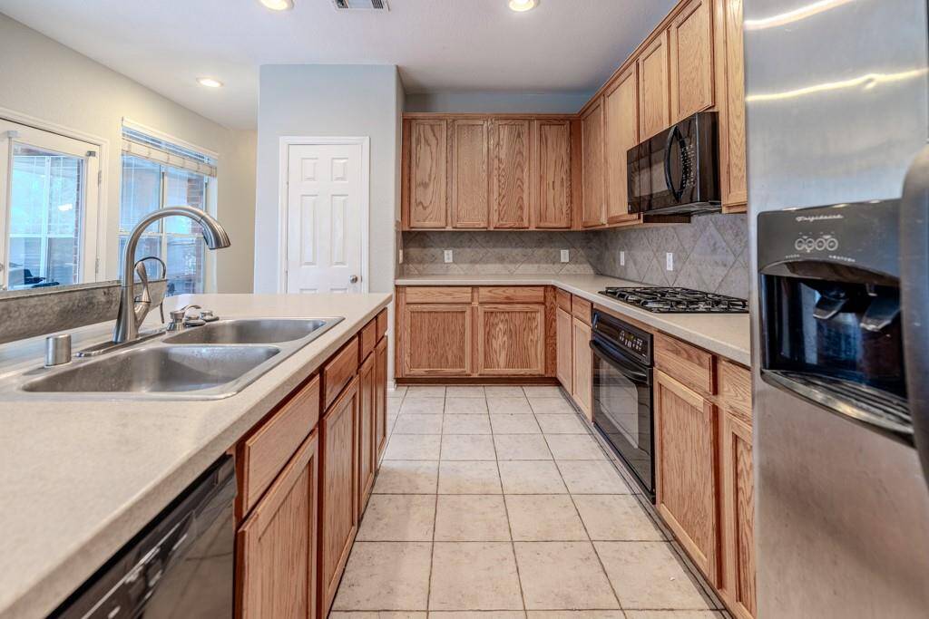 plenty of room for dancing in this kitchen!