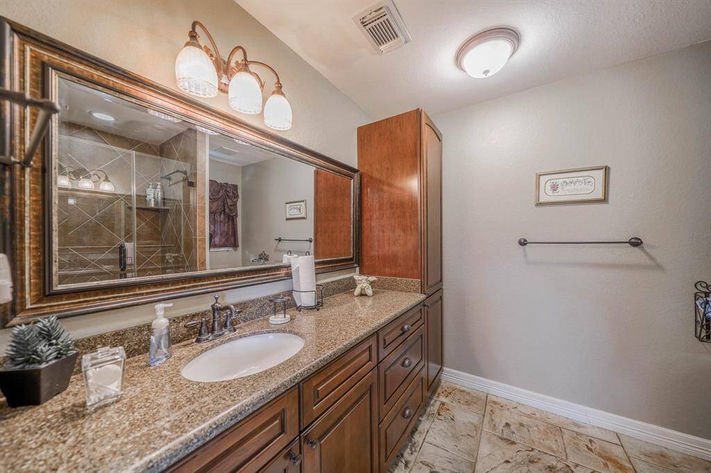 Guest Suite Full Bath