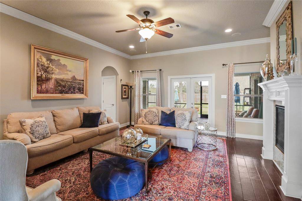 Living Room with high ceilings