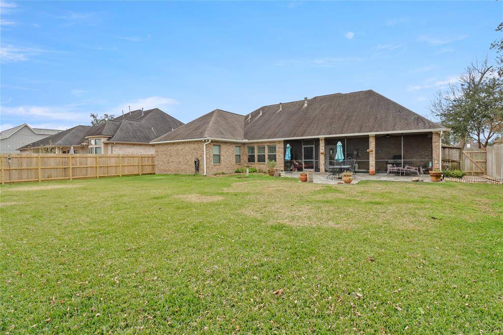 Very large back yard and so private