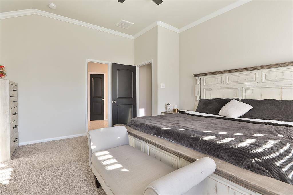Neutral colors provide a simple, versatile backdrop, offering endless possibilities to personalize the space.