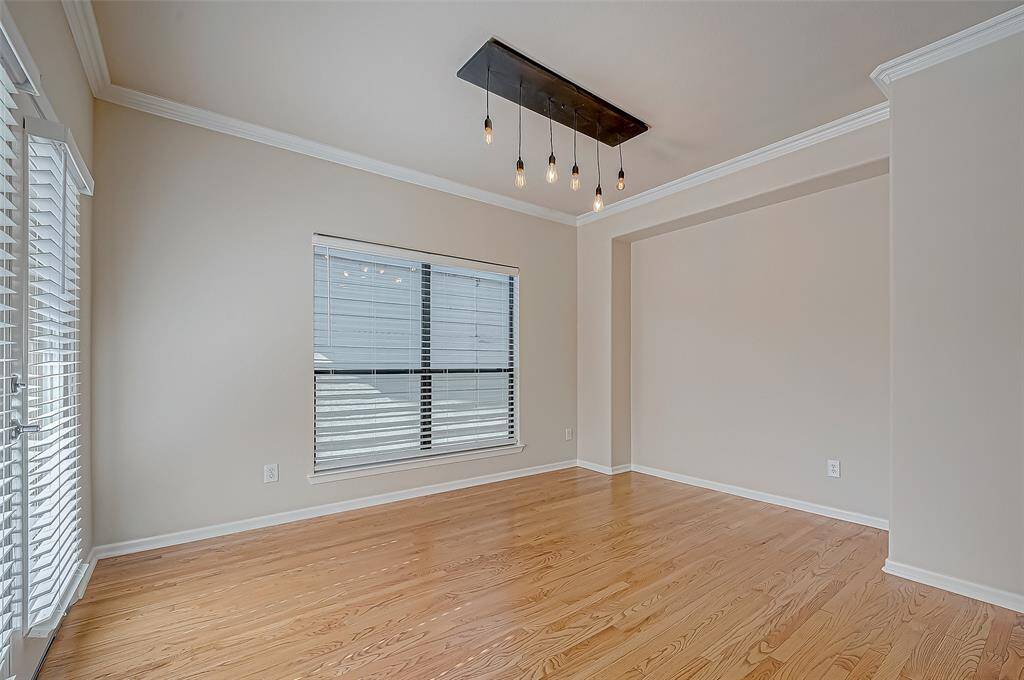 BREAKFAST/DINING ROOM