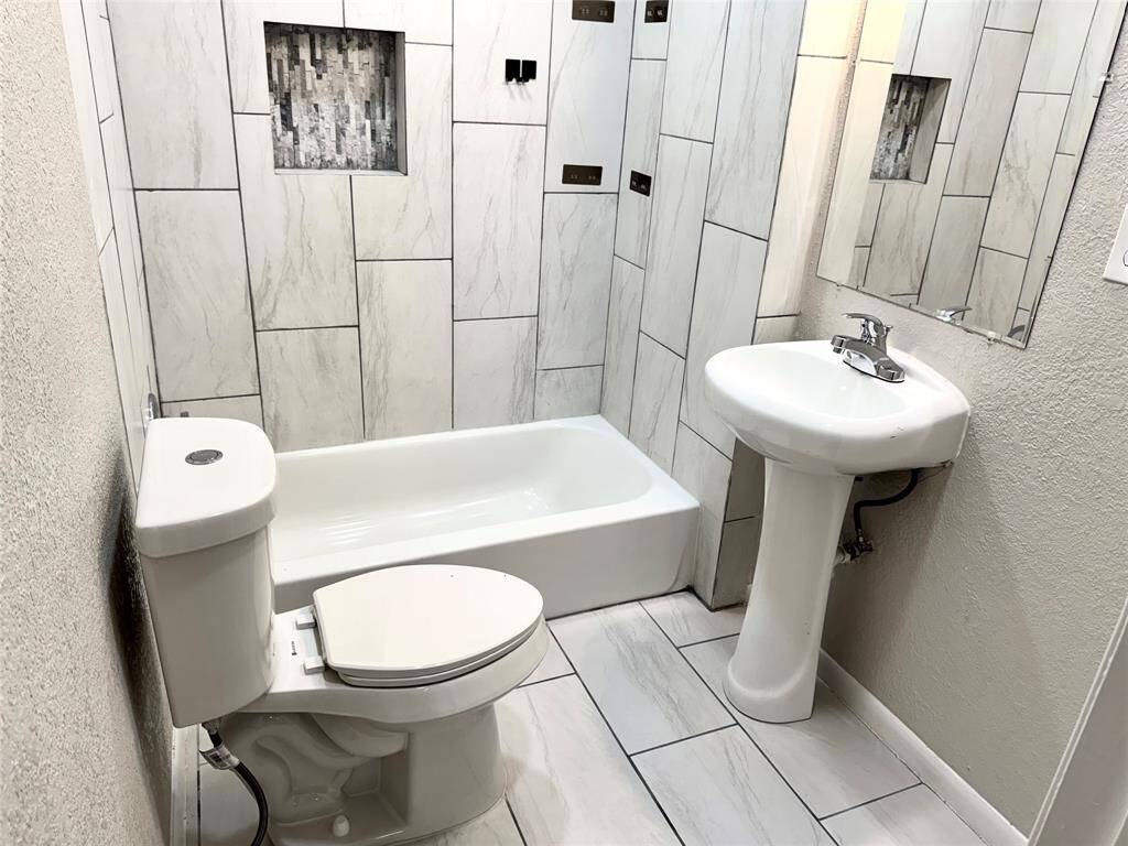 BATHROOM RECENTLY UPDATED*