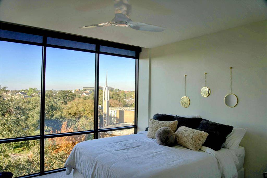 This bedroom comes with ethernet connections, drop-down ceiling fan for comfort and proper air circulation and a walk-in closet with the ELFA storage system provides you with added flexibility and optimized solutions for your clothing and shoes.