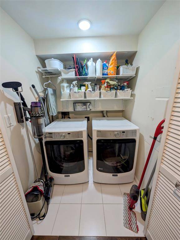 In the laundry room, the ELFA storage system provides you with added flexibility and optimized solutions for your cleaning supplies.