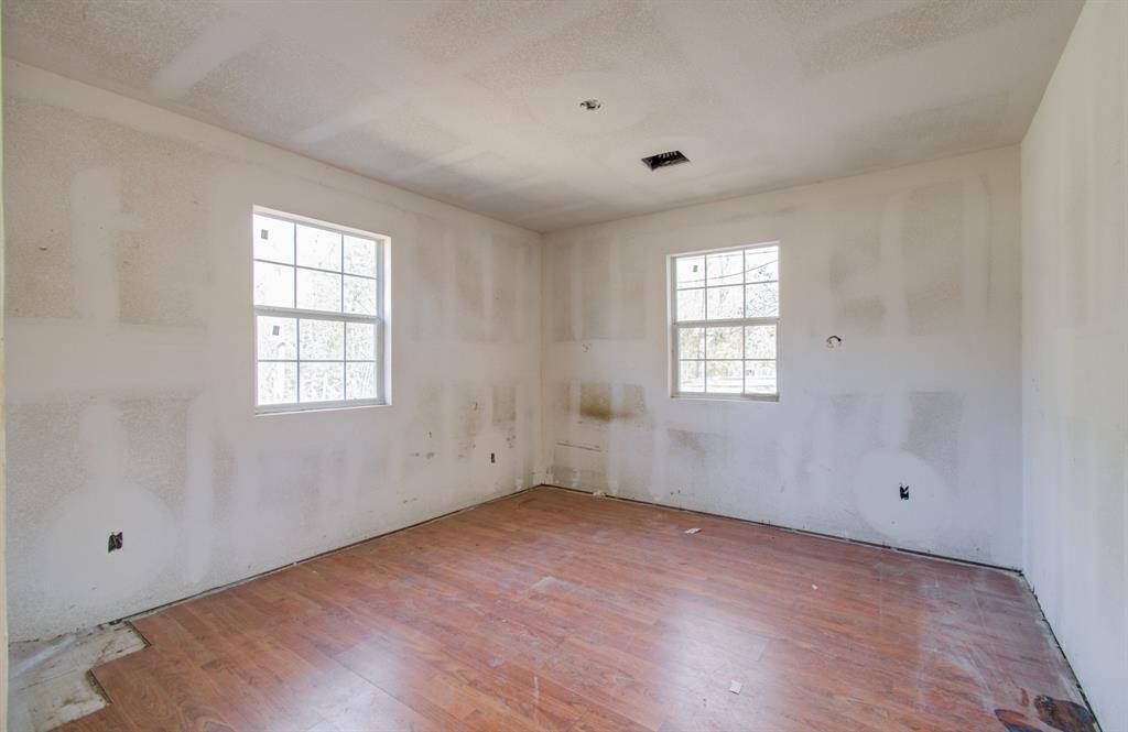 The 4 bedrooms are spacious and ready for completion, offering plenty of potential to customize.