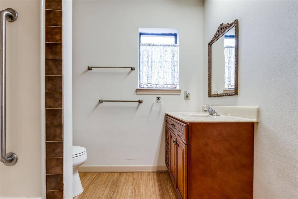 Downstairs full bathroom