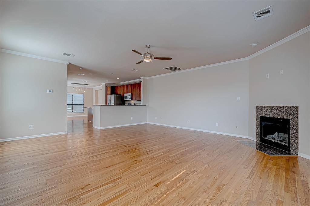 LIVING/KITCHEN