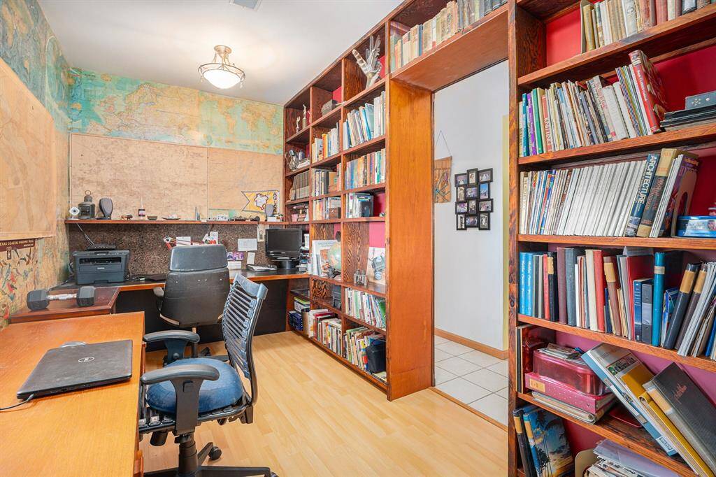 Office built in book shelves