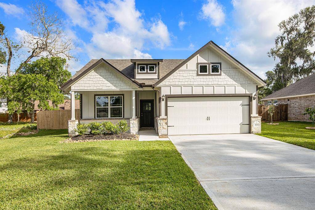 Cute Cottage Farmhouse Elevation
