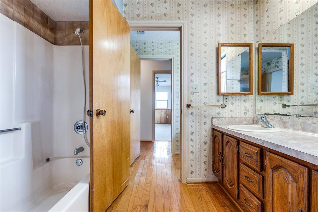 Upstairs main bathroom connected to hallway and primary suite