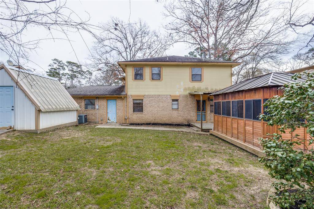 Great size back yard