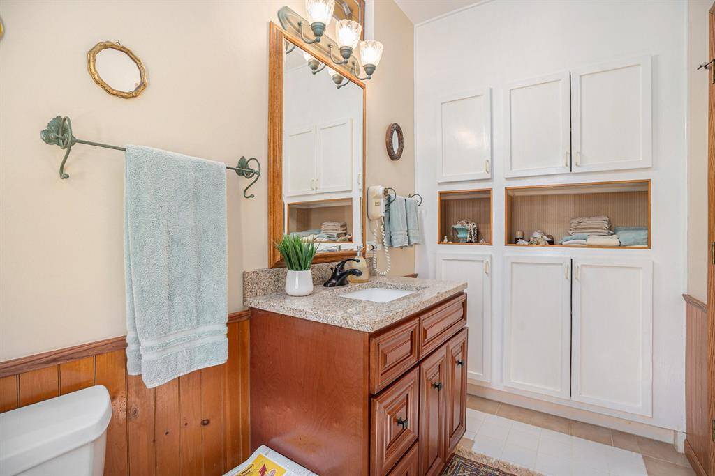 2nd bathroom different angle