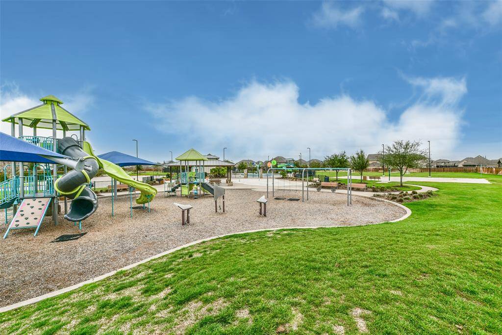 Lots of play space!