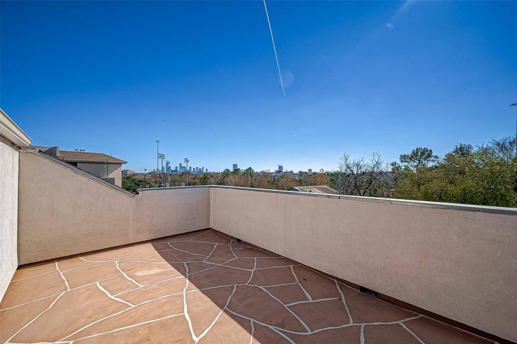 4TH FLOOR PRIVATE TERRACE OVERLOOKING DOWNTOWN HOUSTON