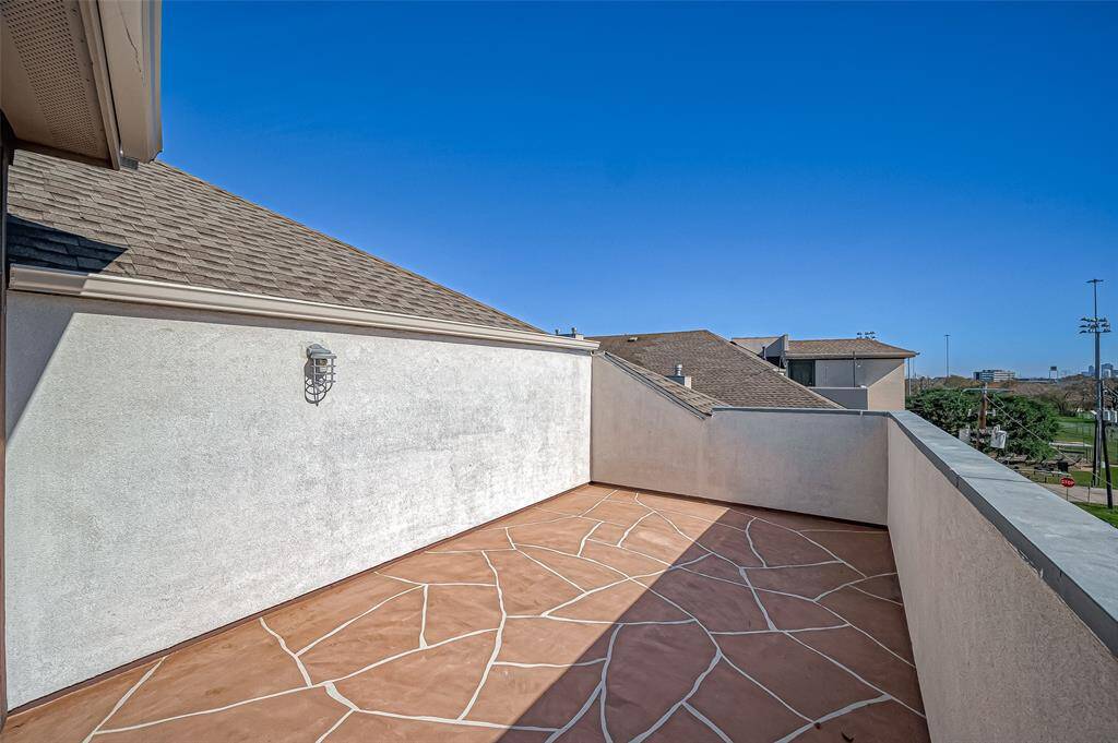 4TH FLOOR PRIVATE TERRACE OVERLOOKING DOWNTOWN HOUSTON