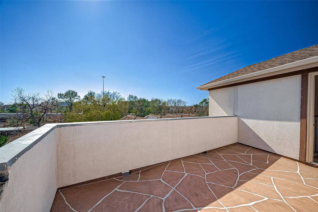 4TH FLOOR PRIVATE TERRACE