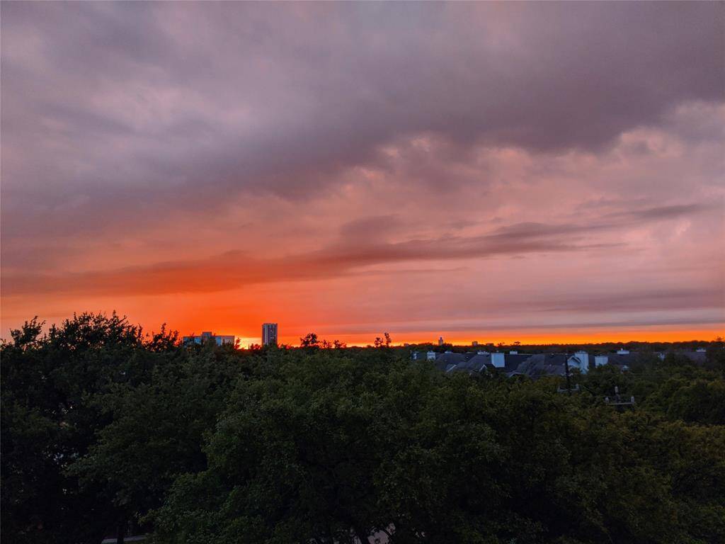 All 3 balconies face the west. There, you view the marvelous and memorable sun sets as you unwind.