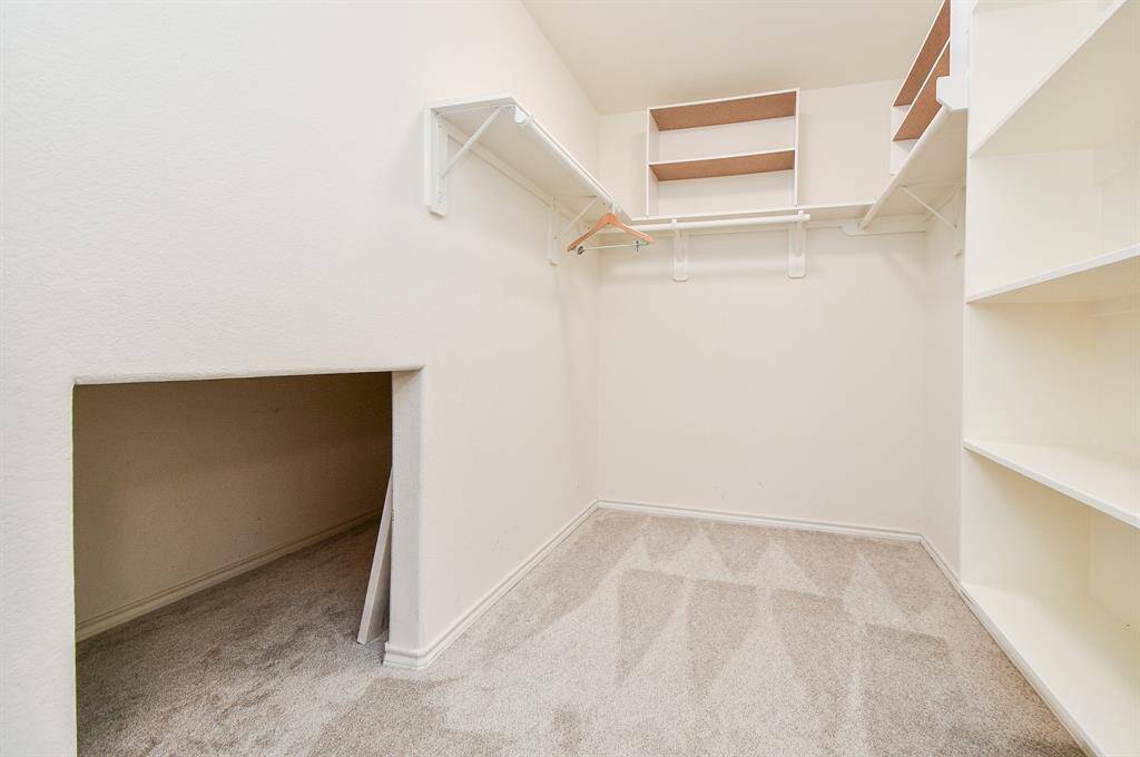 oversize closet with built in storage
