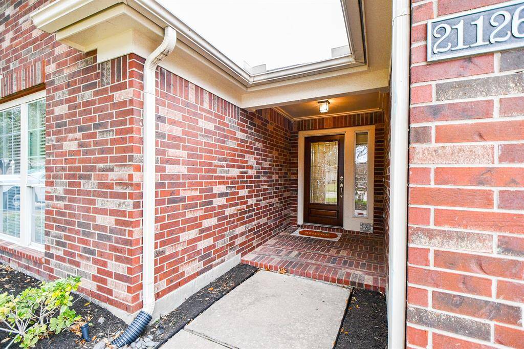 Welcoming covered front porch.