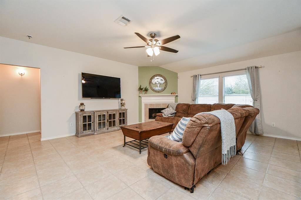 Expansive living area perfect for family gatherings and relaxation.
