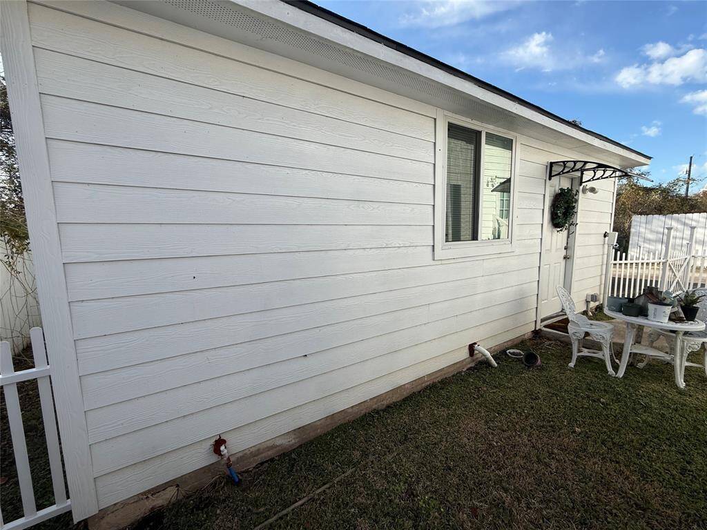 Garage Apartment side yard