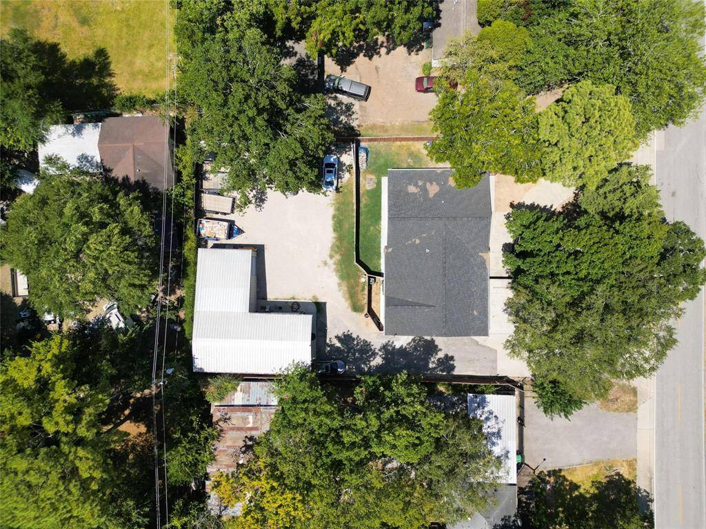 Overhead view of the triplex / lot.