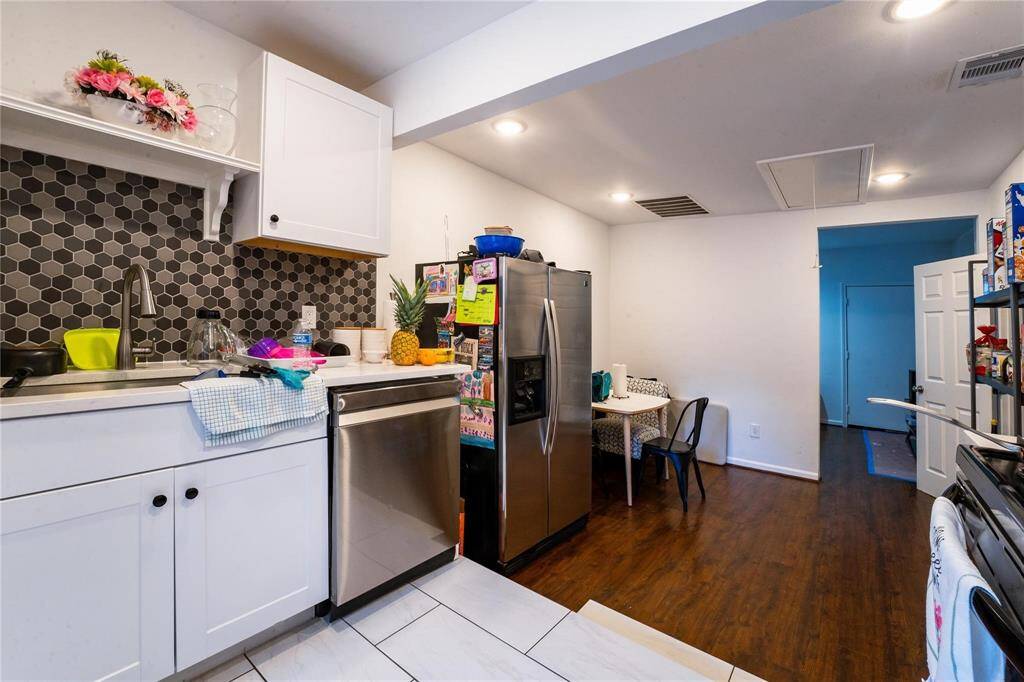 Unit 1 - kitchen and dining area