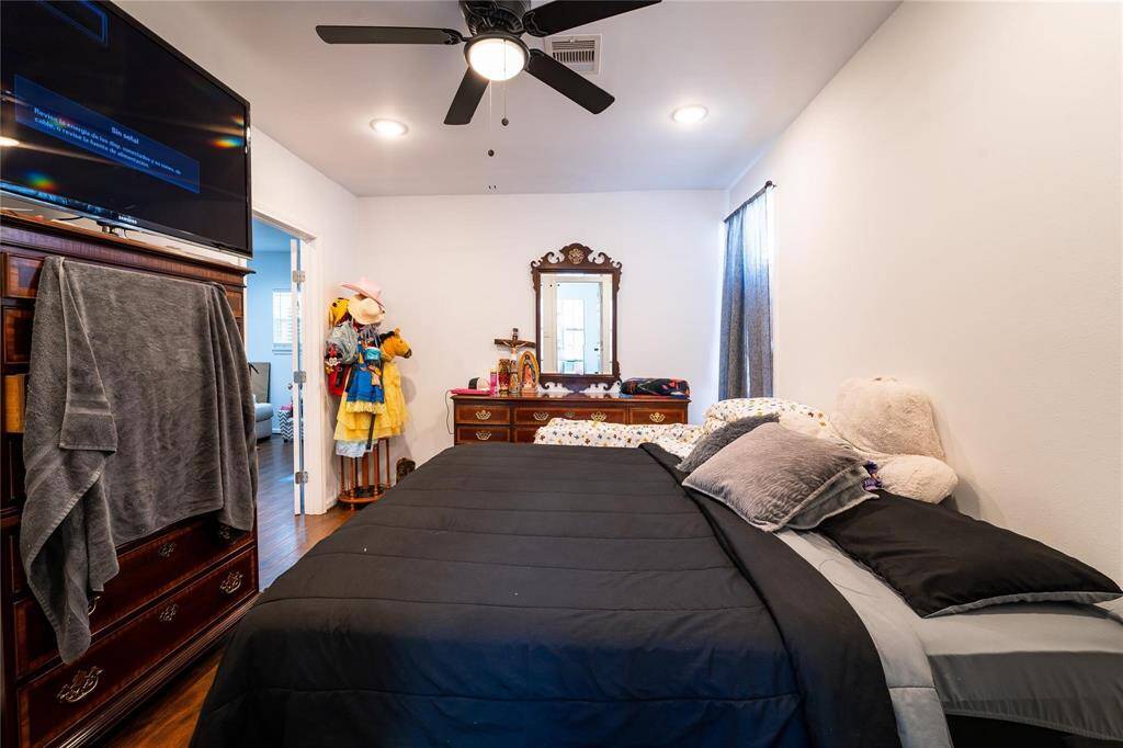 Unit 1 - primary bedroom