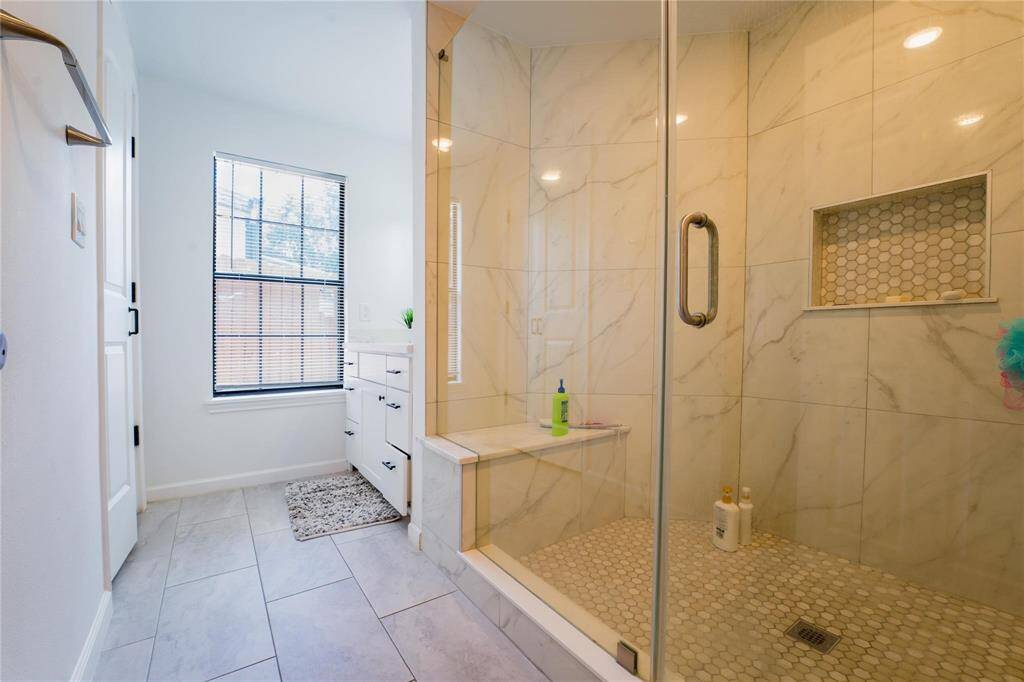 Unit 1 - bathroom