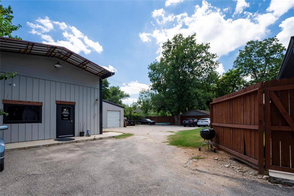 Office - main entrance with spacious side yard