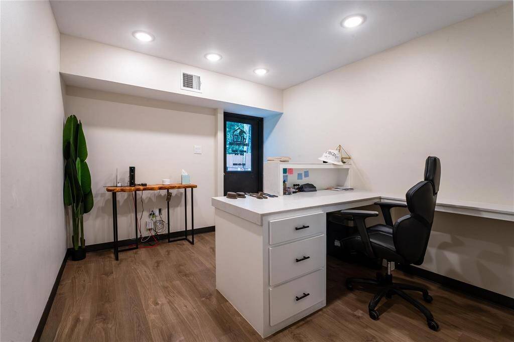 Office - reception desk