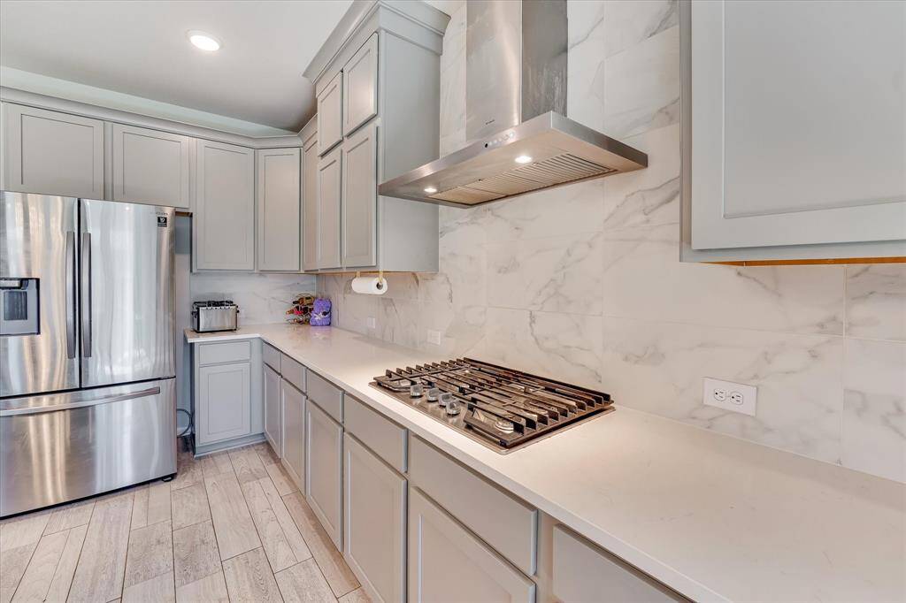 Quartz counter tops in kitchen