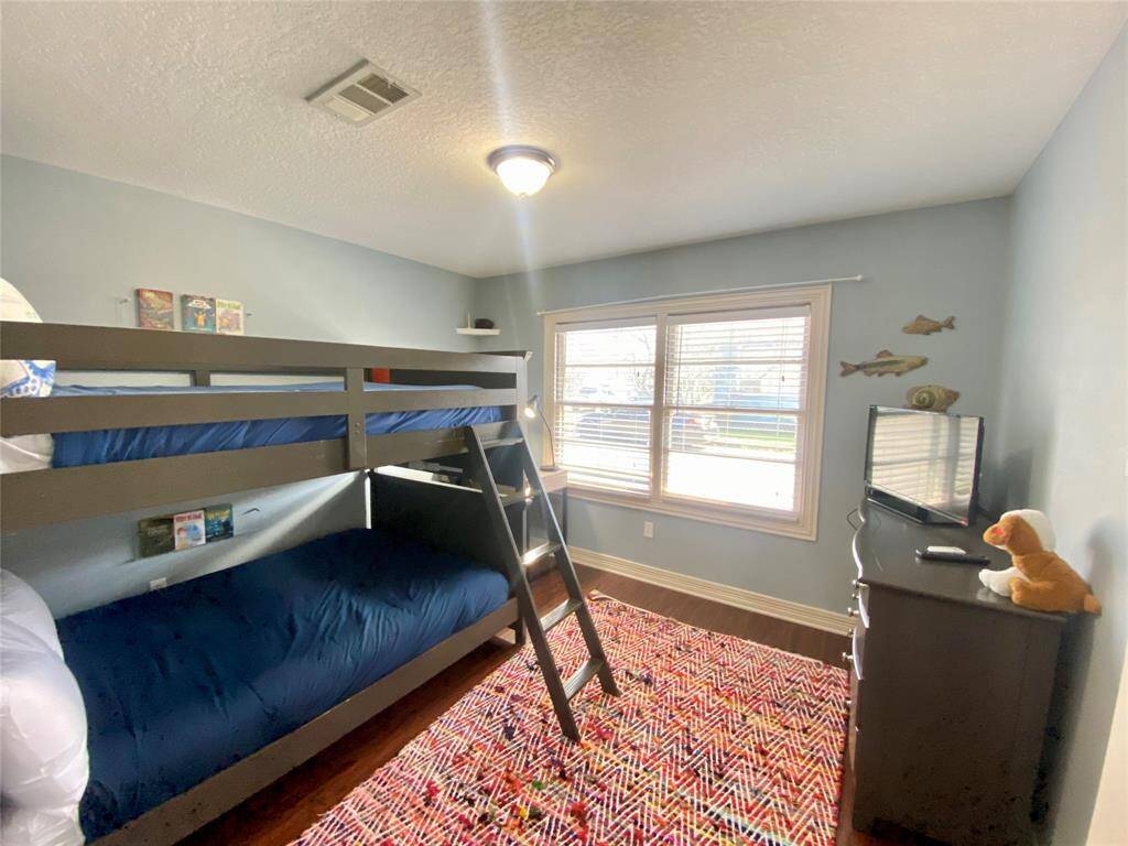 Bedroom 3 / Bunk Room