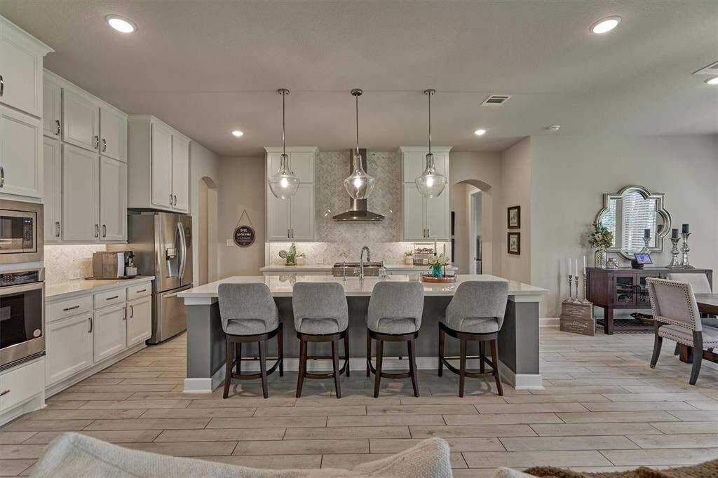 The Gourmet Kitchen Is A Dream! Note The Attractive Island Pendants As Well.