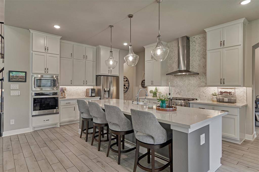 The XL Breakfast Island Adds Additional Prep Space Along With Extra Seating When Entertaining Or For A Quick Meal Before Continuing On With Your Day Or Evening.