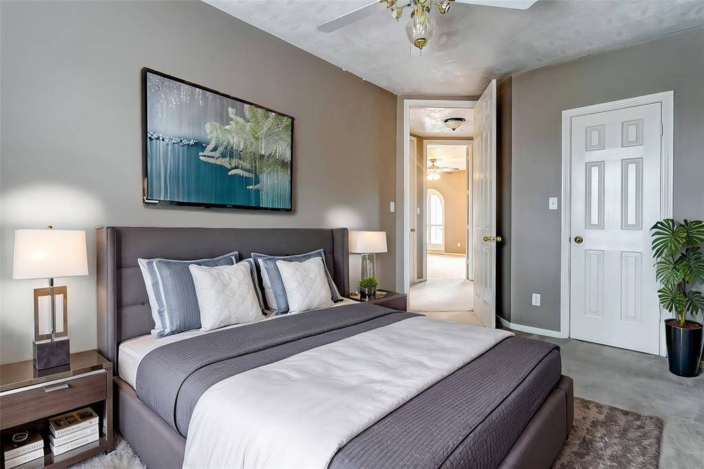 A cozy retreat featuring a sleek ceiling fan for comfort and an ensuite bathroom for ultimate convenience. Neutral walls and ample space make this room perfect for relaxation or creative customization to suit your lifestyle.
