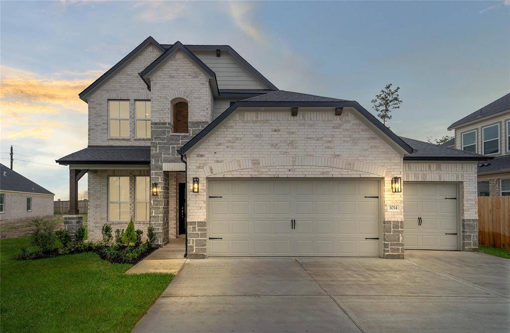 Welcome home to 3014 Knotty Forest Drive located in Bradbury Forest and zoned to Spring ISD.