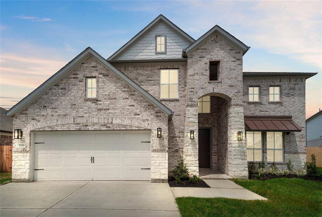 Welcome home to 3019 Knotty Forest Drive located in the community of Bradbury Forest and zoned to Spring ISD.