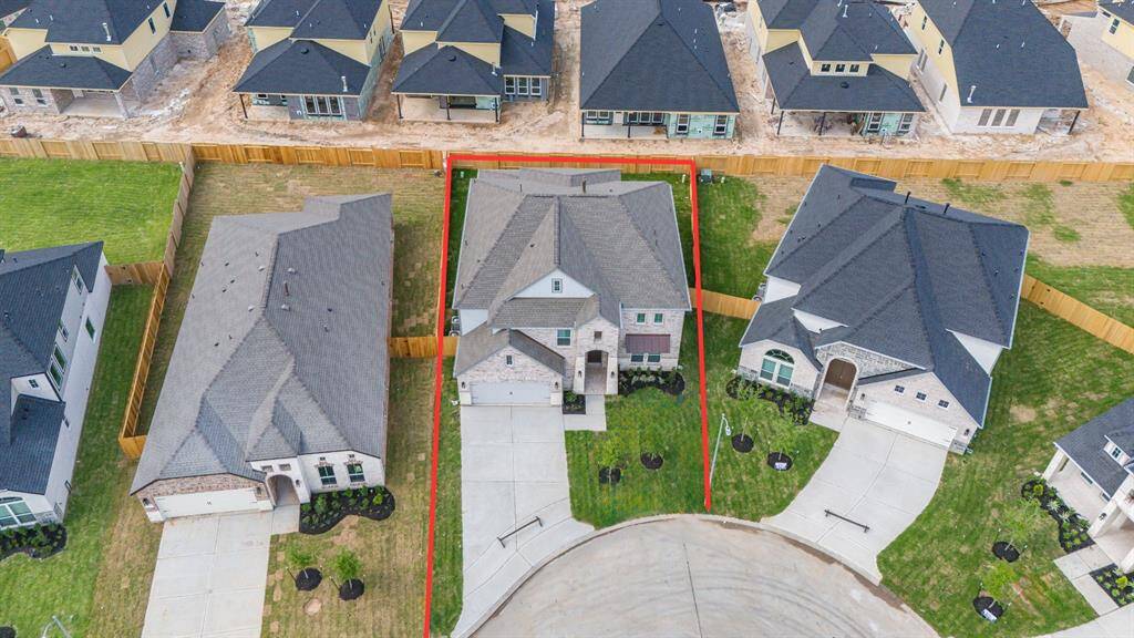 This home sits on a CUL-DE-SAC lot with ample yard space, lush landscaping and a well-maintained yard.