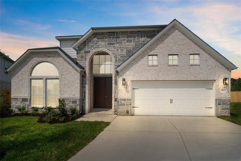 Welcome home to 3023 Knotty Forest Drive located in Bradbury Forest and zoned to Spring ISD.